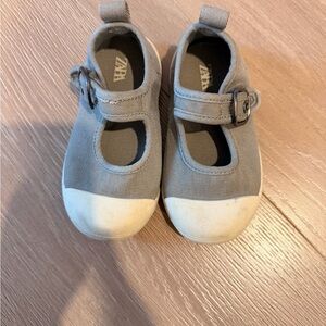 Zara Kids Gray and Cream Walker Shoes